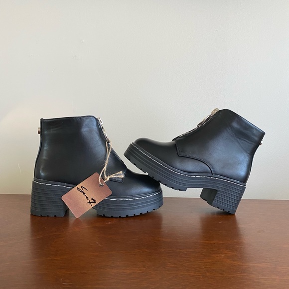 Seven7 Platform Zip Front Ankle Boots - Picture 3 of 5